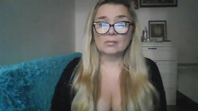  Myrienna chat room
