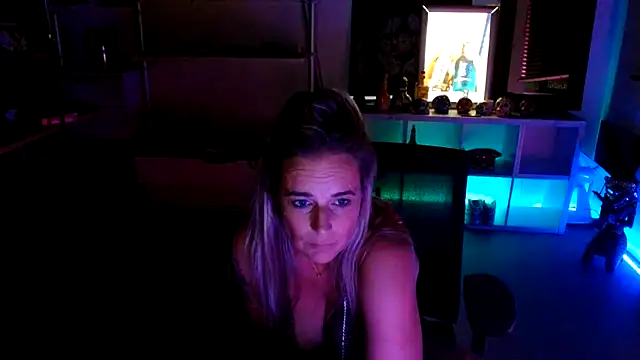 mystiquemaven - MystiqueMaven's free webcam