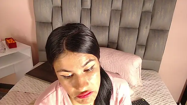 Ayiilyn01