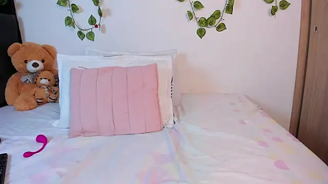 delilah_85 - Delilah_85's free webcam - UK Sex Cams