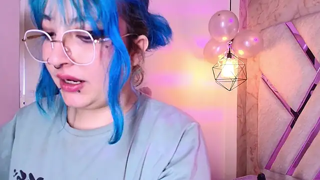 Lilith_curvy