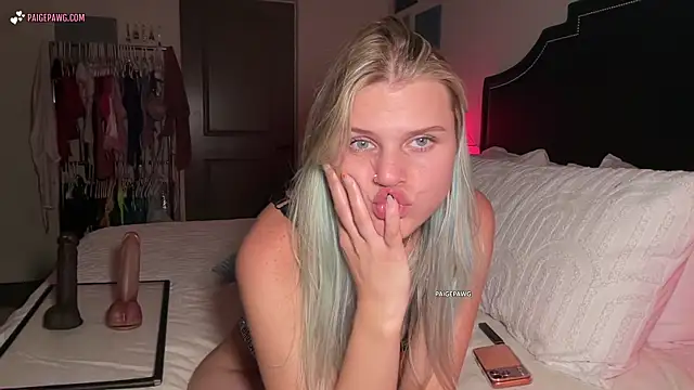 paigepawg - PaigePawg's free webcam