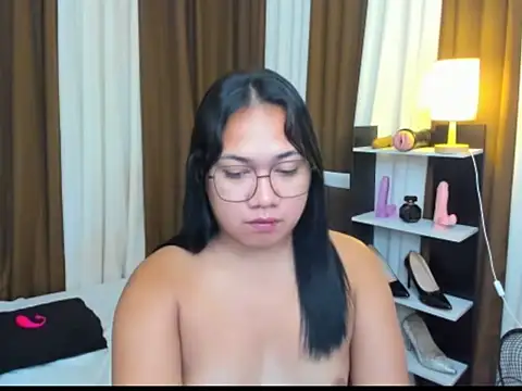 TsUncutKaren