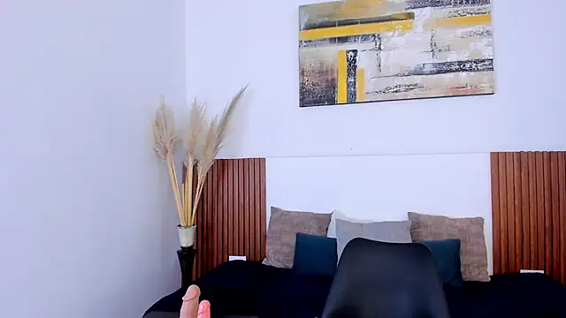 Sophia_curvy1