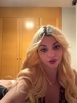 Noeliagglow from StripChat is Freechat