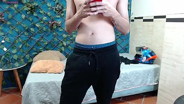 waturox - Waturox's free webcam - UK Sex Cams