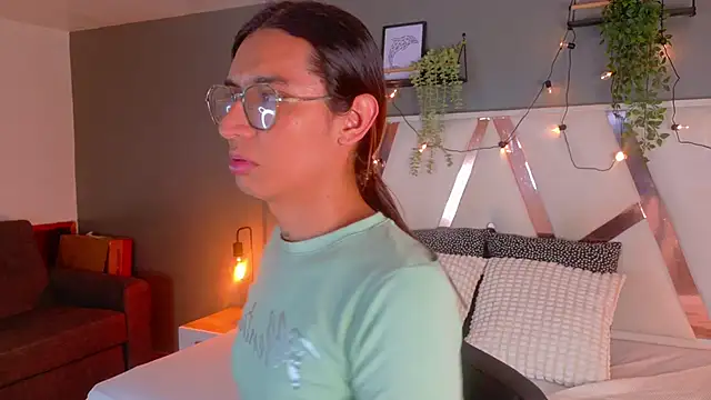 LauraaGomezz__