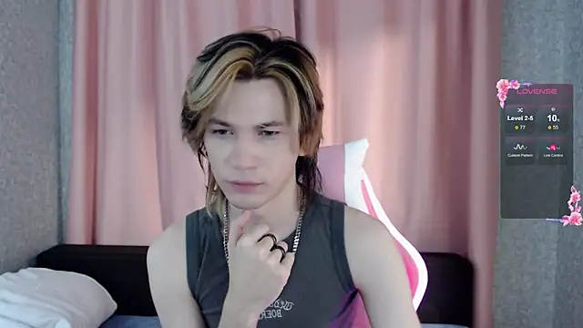 evan_reinhart (M twink) - take off my pants