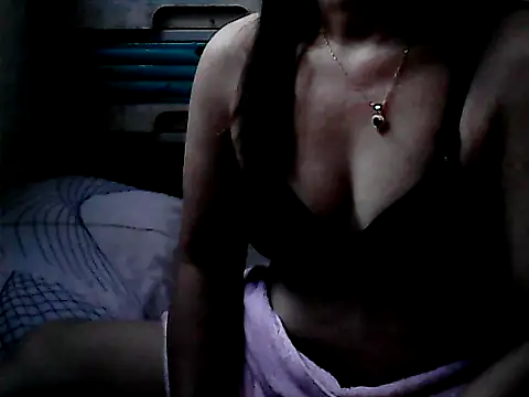 yourspinaymama1682 - YoursPinayMama1682's free webcam - UK Sex Cams