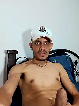 latinmonster26cm - LATINMONSTER26CM's free webcam - UK Sex Cams