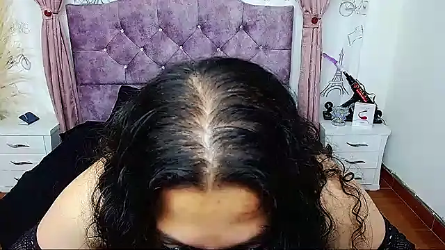  Casandra-30 chat room