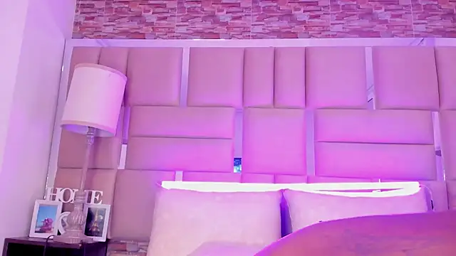  ShaniaBrownn chat room