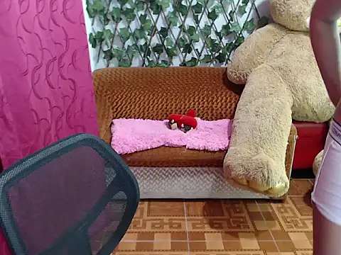 Petite_schoolgirlx