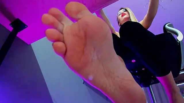 yourweakness777 - Yourweakness777's free webcam - UK Sex Cams