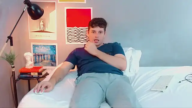 elio555 (M young) - show feet