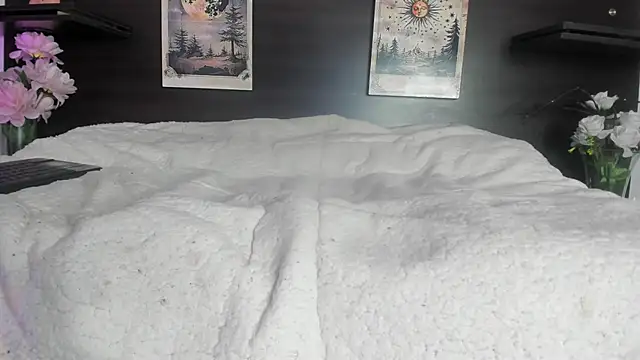 nahomy_james25