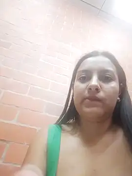 Sexy_Nayra_outdoors