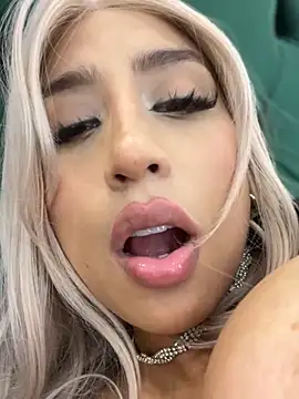 courtneyroses - CourtneyRoses's free webcam - UK Sex Cams