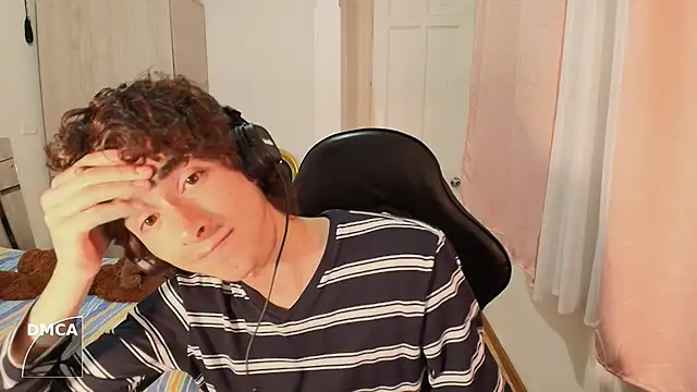  Nude_Boy18 chat room
