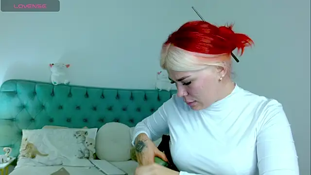 Naughty_kittyy1