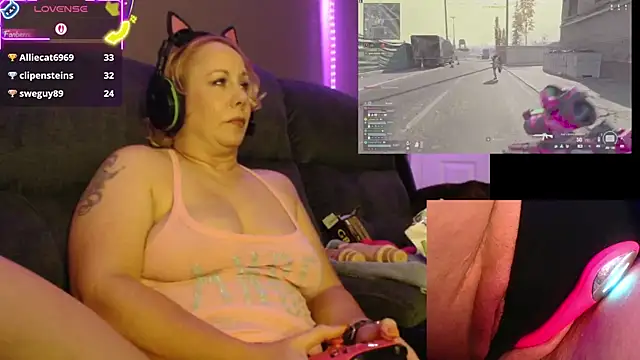 Trixiekittycutie's Stripchat show and profile