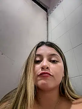 lunablossom_ from StripChat is Freechat