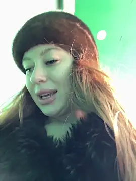 andreamood (F young) - Striptease naked street+ride dildo back