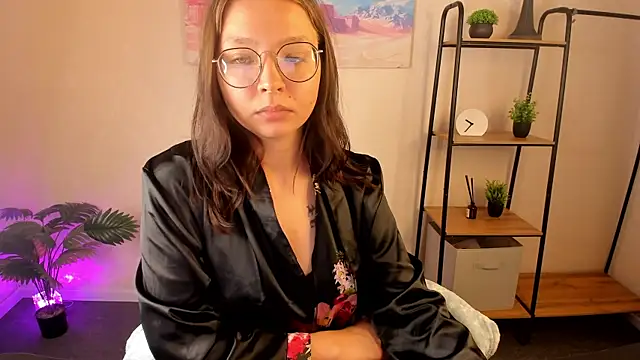  Noora_Moore chat room