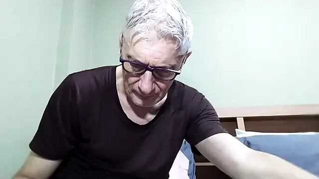biguncuthardcock - BIGUNCUTHARDCOCK's free webcam - UK Sex Cams
