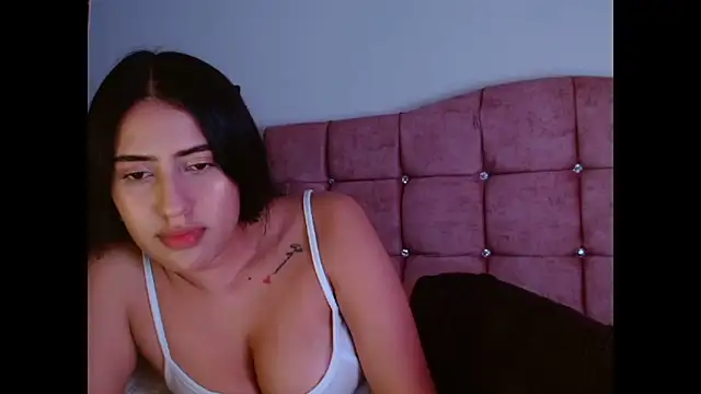 Paris-love's Stripchat show and profile