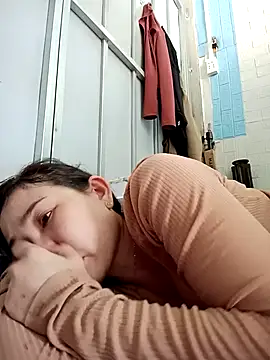 Ana_love2000's Stripchat show and profile