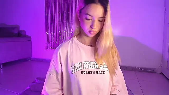 Alina_Lee_t