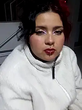 Curvy-Queen