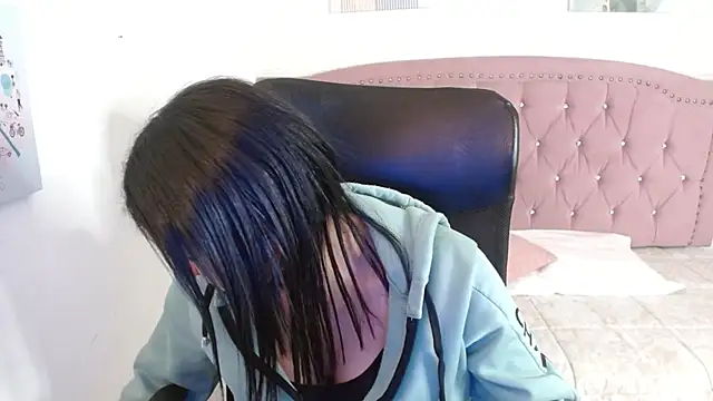 shaneelle from StripChat is Freechat