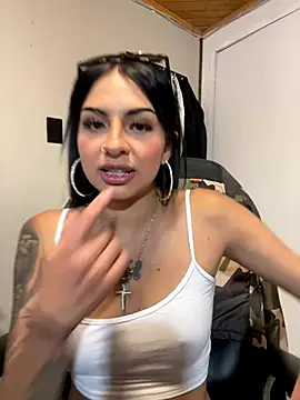 Hilary_pinkk