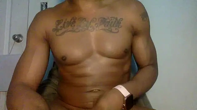 sexxycloudymuscle4u - Sexxycloudymuscle4u's free webcam