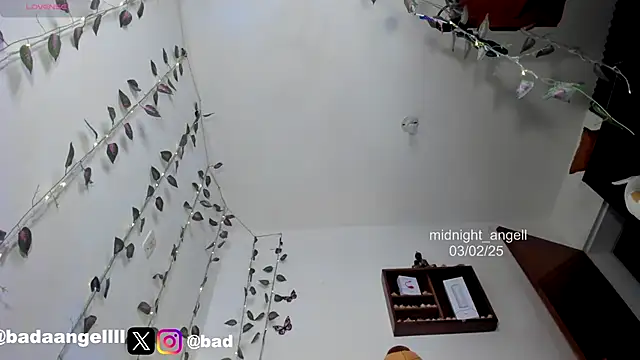 midnight_angell - Midnight_angell's free webcam