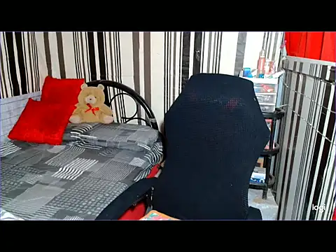 tsyummycock4u - TsyummyCock4u's free webcam