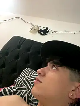 onlymoney18k - Onlymoney18k's free webcam