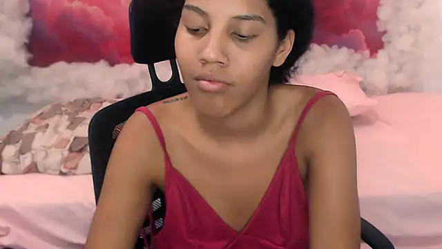 Tainara_ebony