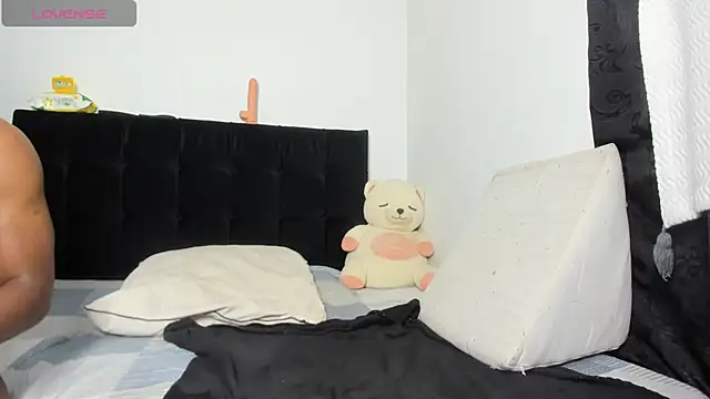 Yin_yang_hot Live Webcam on Stripchat