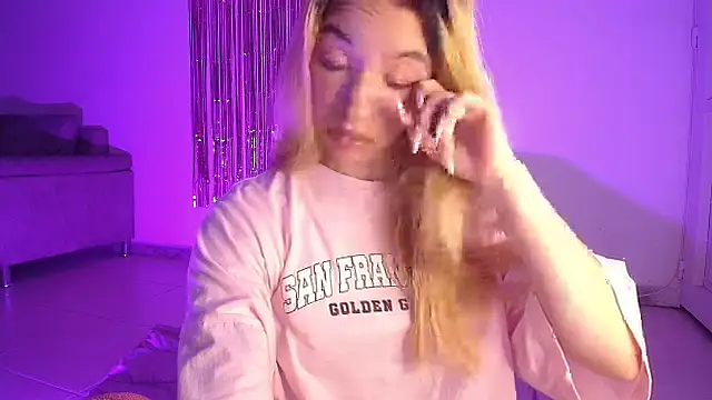 Alina_Lee_t