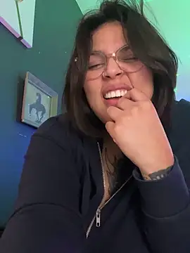  miacanela_xo chat room