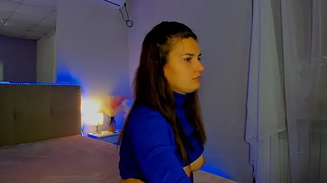 Laura_Leee