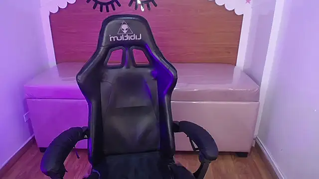 carlie_mayer_v