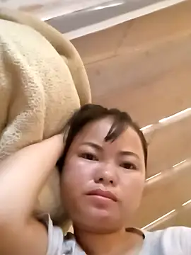 emly-xinh18