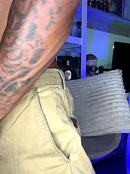aaroncruz_ - AaronCruz_'s free webcam