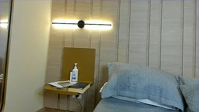 moom_red - Moom_red's free webcam