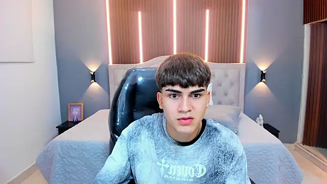  Tommy18__ chat room