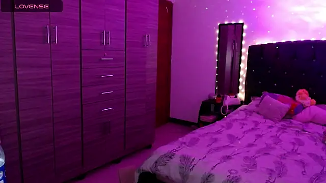  holy_juli chat room
